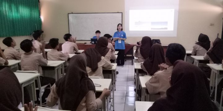 KUNJUNGAN RELAWAN TIK KE SMA PGRI CIAWI